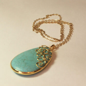 "Lágrima del Desierto – Collar Turquesa con Filigrana Dorada"