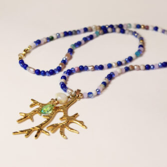 Collar Árbol de la Vida – Piedras Naturales y Dije Dorado con Cristal Verde