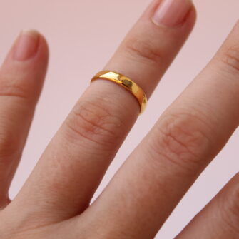 Sol Sereno – Anillo minimalista en bronce con baño en oro 24K
